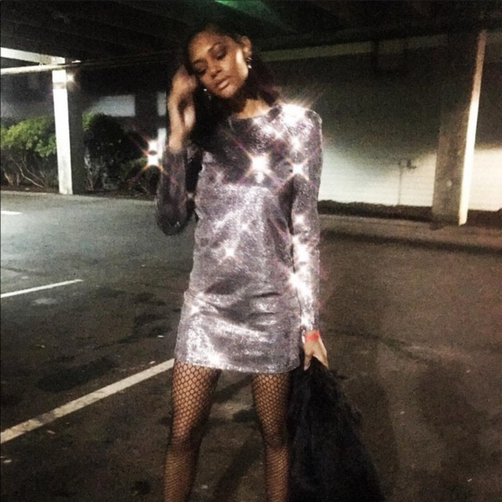 H&M Elegant Black/Silver-Colored Metallic Long Sleeve Lined Mini Dress - Picture 2 of 16